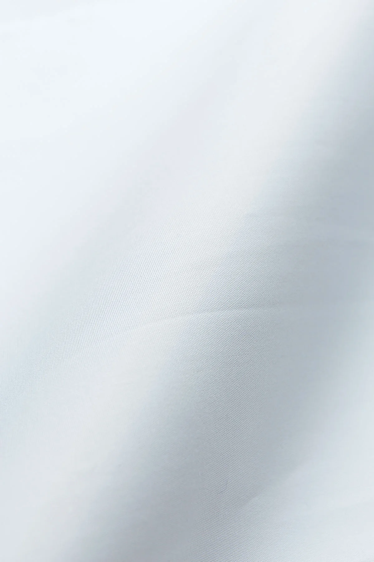 Tuxedo Dove 140s White Poplin Fabric - Image 2
